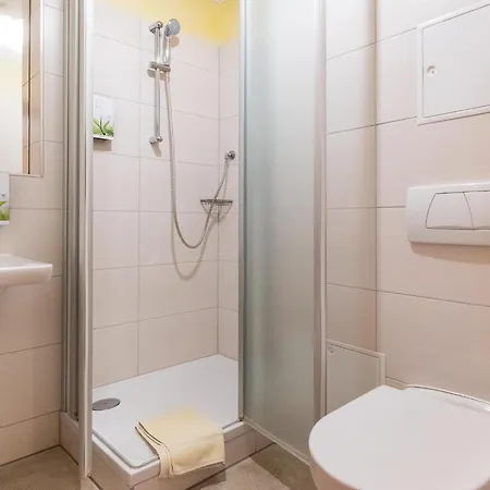 Gemuetliches In Mit Balkon 아파트 *